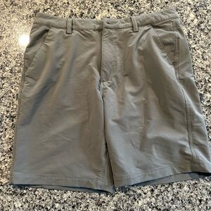 Men's Bob Timberlake Flat Front Gray Shorts Size 34 Polyester and Spandex